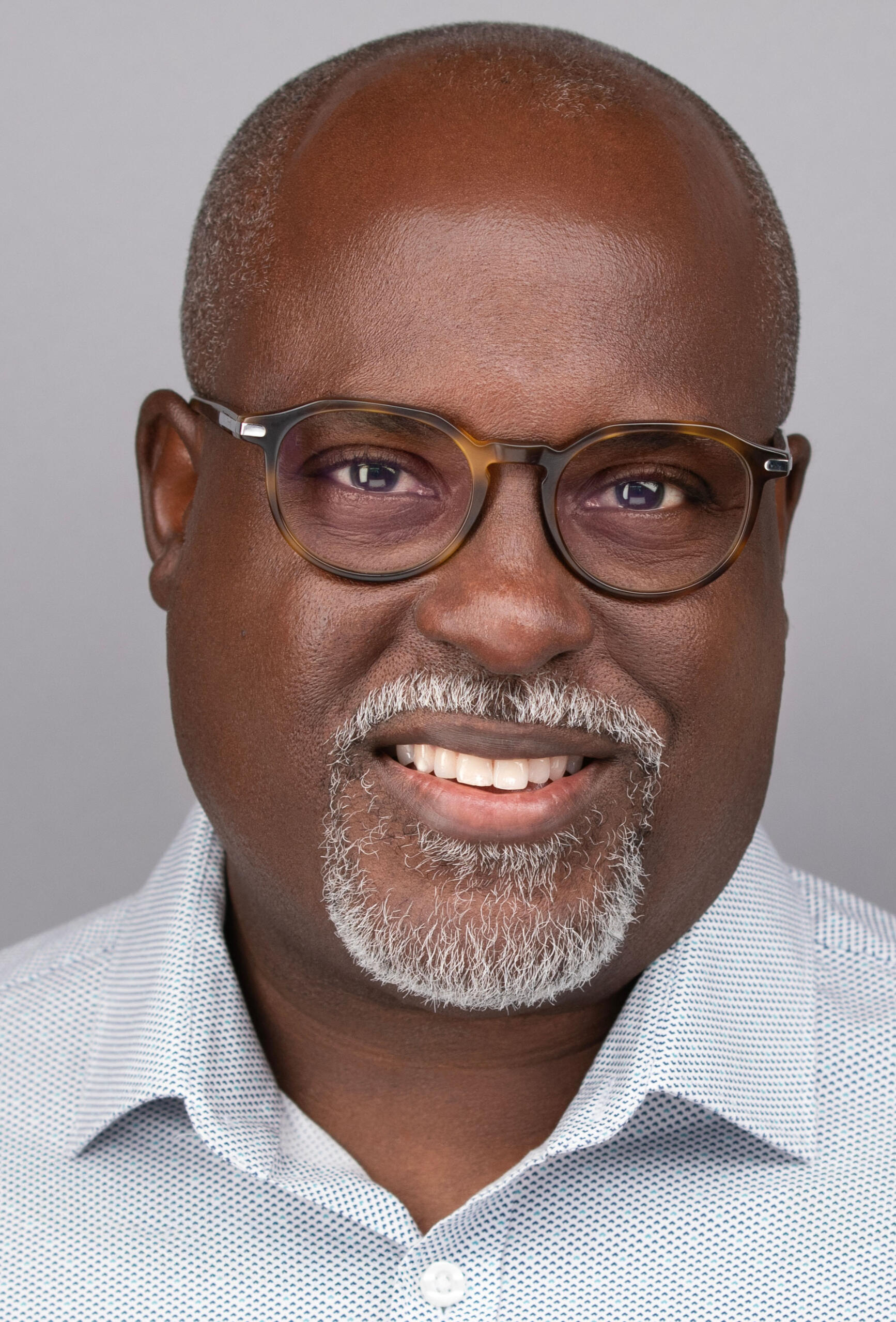 Julian Greig - Headshot Picture